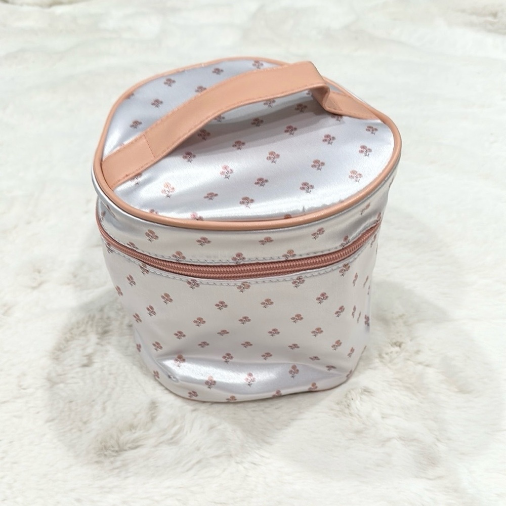 NEW Round Cosmetic Case Floral